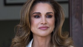 Rania di Giordania celebra 30 anni di nozze con un look etno-chic tutto italiano