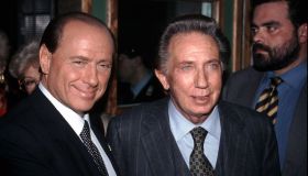 Silvio Berlusconi con le star della tv di ieri e di oggi