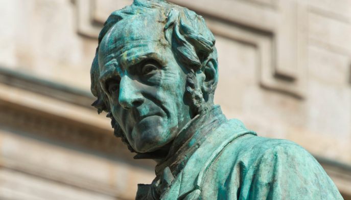 Milano: la statua di Alessandro Manzoni