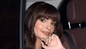 Emily Ratajkowski in abito aderente rosso svela come essere sensuali e comode