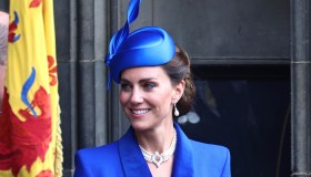 Kate Middleton regale in blu per la seconda incoronazione di Carlo. Ma il look è riciclato