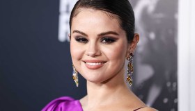 Selena Gomez, i 10 look che hanno fatto la storia tra trasgressione e ironia