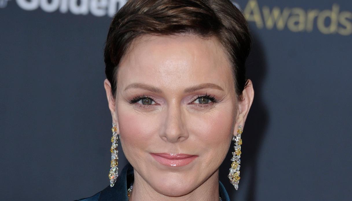 Charlene di Monaco con l’abito in pelle e tulle lascia senza fiato