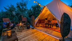 Tenda da campeggio, come arredarla per renderla in stile glamping