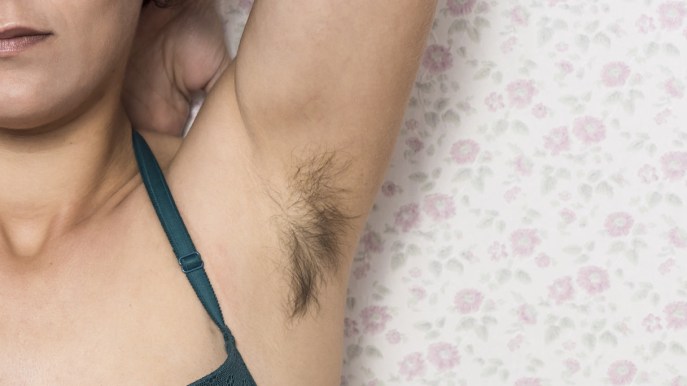 Hairy Cherry, 20mila dollari al mese per non depilarsi: il trionfo dell’accettazione