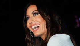 “Battiti Live”, Gregoraci incanta con gli addominali a vista (e vince la polemica)