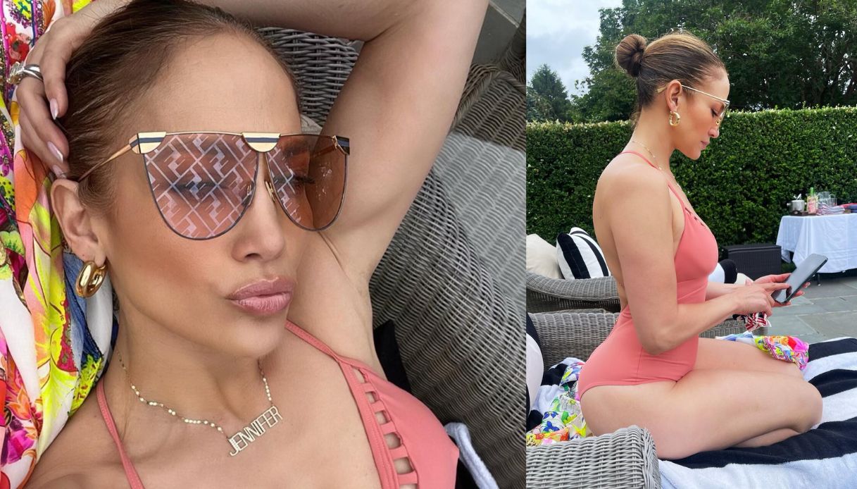 Jennifer Lopez, il costume rosa su Instagram