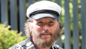 Jovanotti in sedia a rotelle e bloccato a Santo Domingo: “Non posso tornare in Italia”