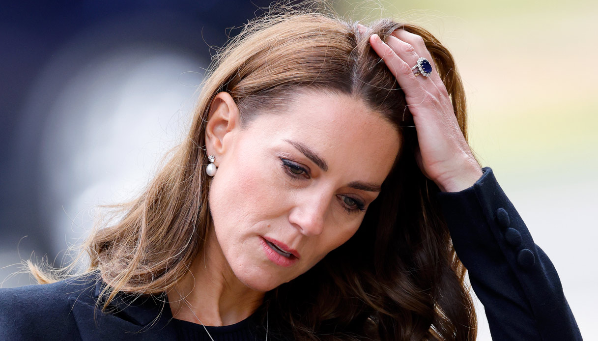 Kate Middleton, il bacio compromettente che mette nei guai William