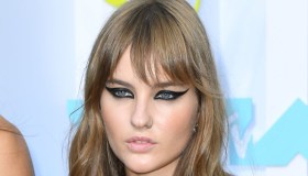 L’abbraccio di Roma ai Måneskin: Vic lascia senza fiato con il minidress stringato