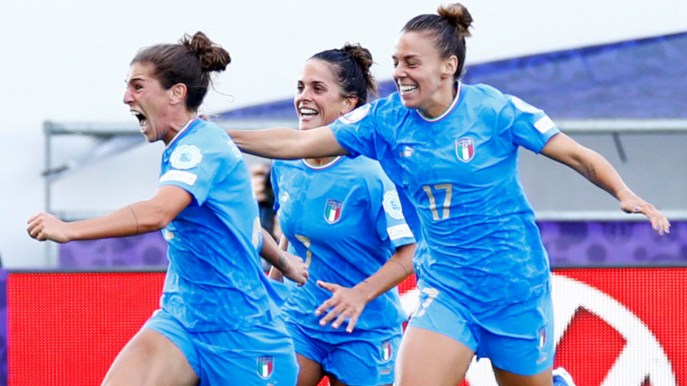 La Nazionale di Calcio Femminile scende in campo per battere gli stereotipi