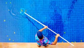 Come pulire il fondo della piscina: trucchi facili
