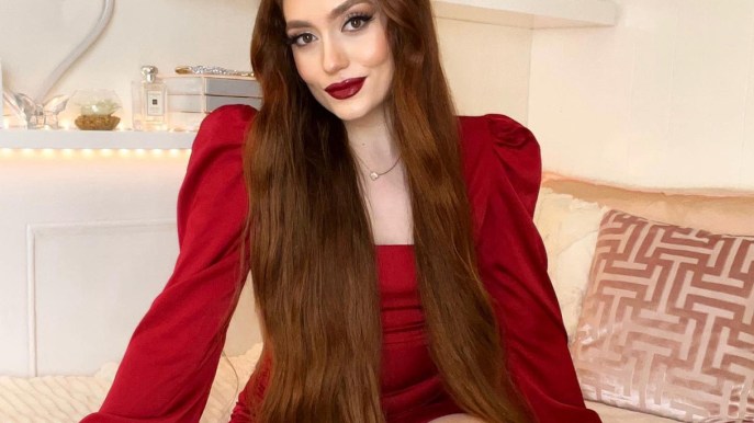 Raperonzolo esiste: si chiama Jasmine Larsen e ha i capelli più lunghi del mondo
