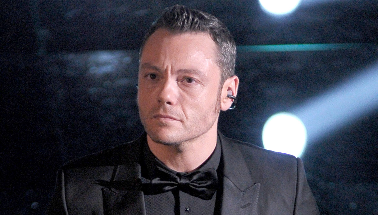 Tiziano Ferro, il messaggio commosso ai fan: “Quando farò l'intervento”