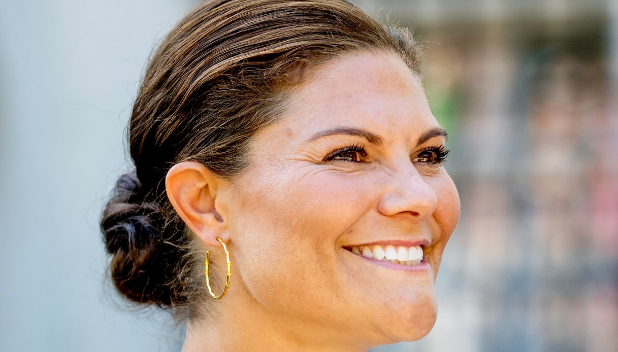 Victoria di Svezia come una sposa per il suo compleanno: le foto da favola