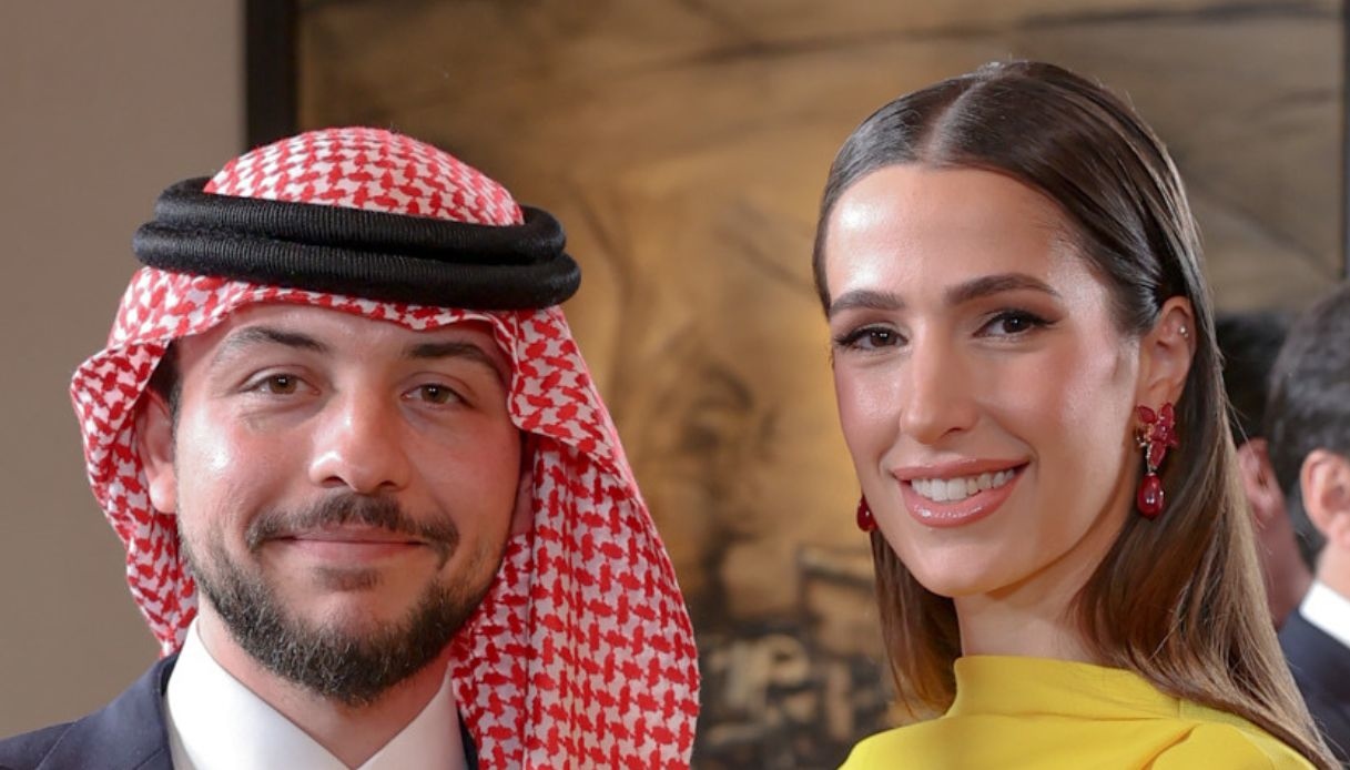 Al Hussein di Giordania e Rajwa Al Saif, prima uscita pubblica dopo le nozze: splendidi