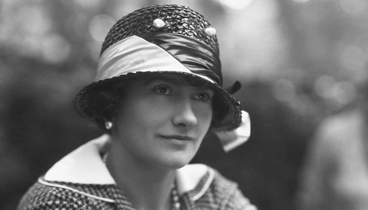 Coco Chanel, 10 looks that made fashion history - OiCanadian