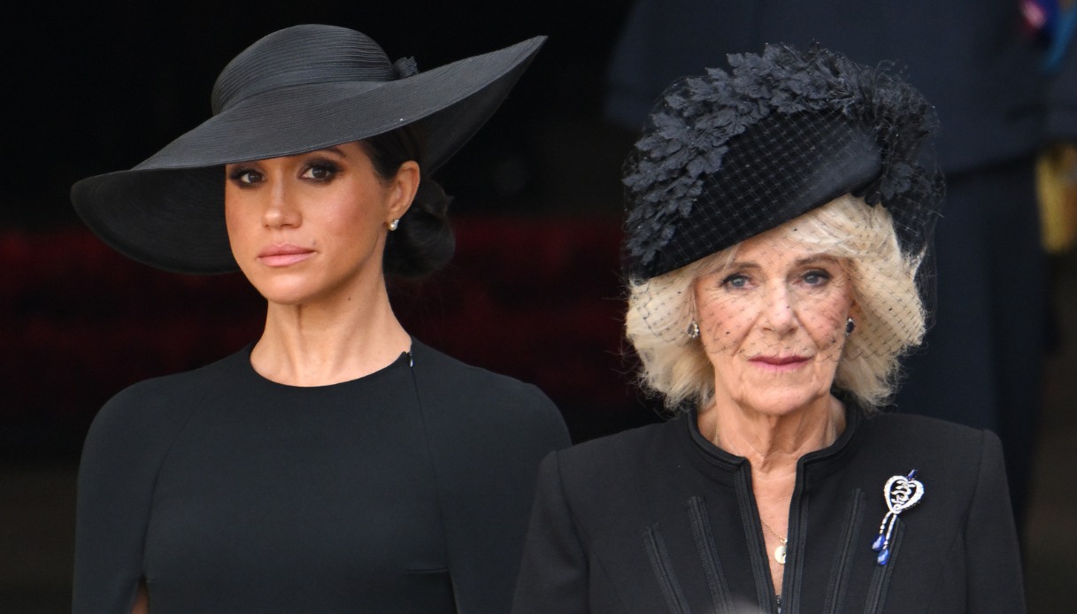 La Duchessa di Sussex, insieme alla Regina consorte Camilla, al funerale di Elisabetta II