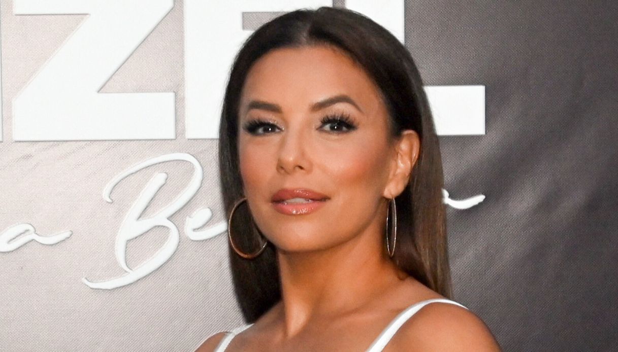 Eva Longoria in bikini verde è da copertina