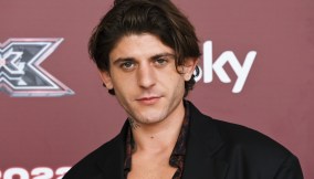 Rkomi fidanzato: foto del primo bacio social