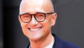 “Grande Fratello”, stavolta è ufficiale: Alfonso Signorini presenta il primo concorrente