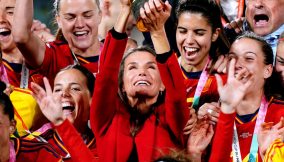 Letizia di Spagna allo stadio per tifare la Nazionale