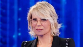 “Sospese le registrazioni di ‘Uomini e Donne'”: la verità su Maria De Filippi