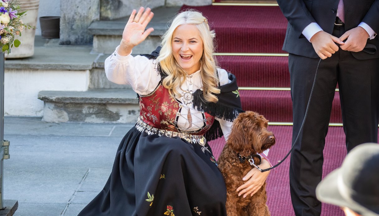 La Principessa Mette-Marit in abito tradizionale norvegese