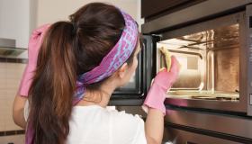 Come pulire il forno microonde incrostato