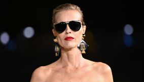 Eva Herzigova, musa di Saint Laurent a 50 anni