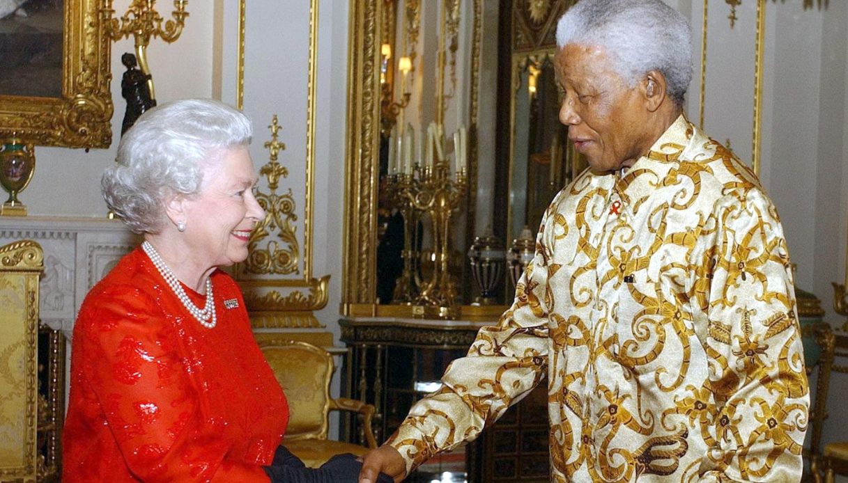 La Regina Elisabetta insieme a Nelson Mandela