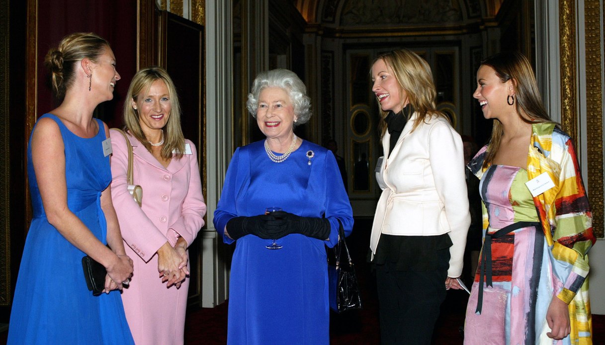 Elisabetta II al pranzo "Women of Achievement" a Buckingham Palace