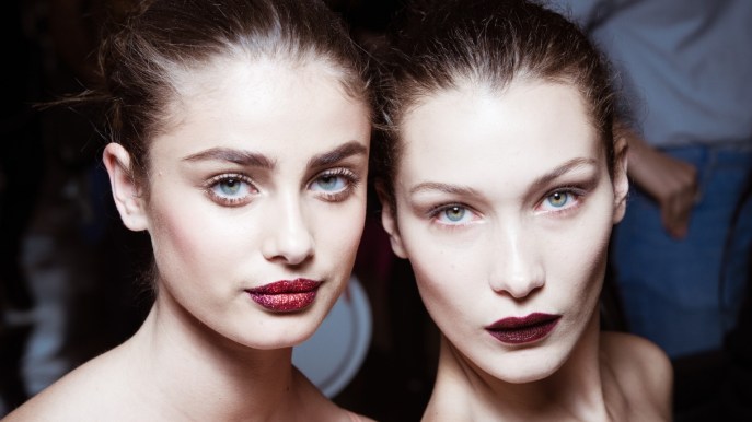 Come indossare e abbinare il rossetto bordeaux per un make-up perfetto