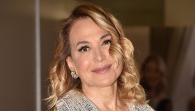 Barbara D’Urso, nuovo taglio di capelli e niente trucco: la foto su Instagram è stupenda