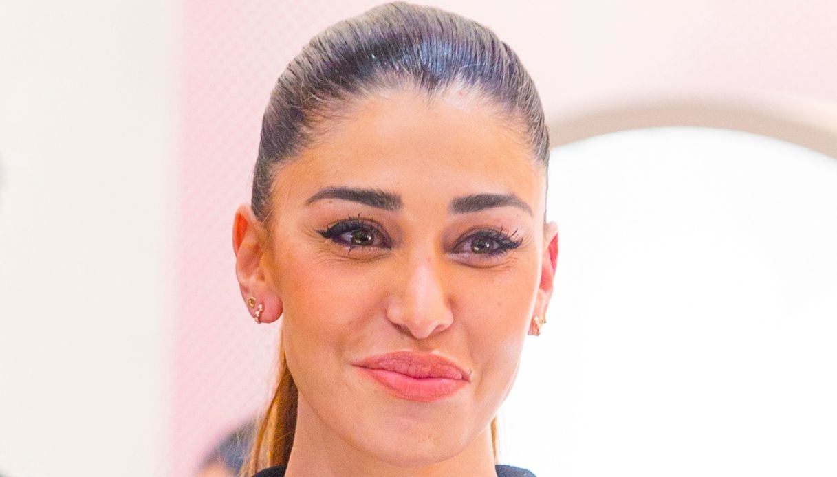 Belen Rodriguez saluta l’estate in topless su Instagram sulle Dolomiti