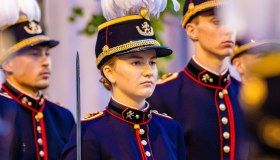 Elisabetta del Belgio in divisa militare: il giuramento davanti al Re. Il discorso toccante