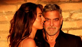 Venezia 80, George Clooney non resiste al fascino di sua moglie Amal