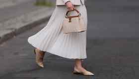 Gonna a pieghe: come indossarla e abbinarla con stile