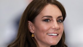 Kate Middleton: senza trucco, spettinata e in jeans alla partita di George