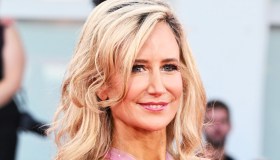 Venezia 80, Lady Victoria Hervey dà scandalo con il nudo: il Palazzo trema