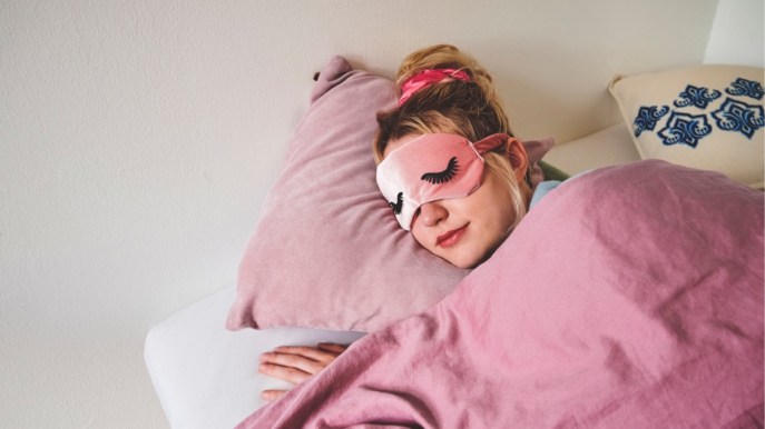 Mascherine per dormire: benefici e prodotti da acquistare per un sonno di bellezza