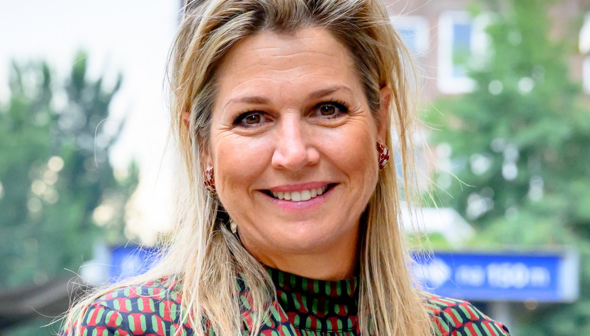 Maxima d’Olanda ci insegna come indossare la gonna di pelle (con stile)