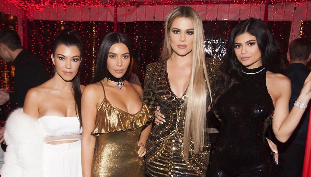 Guerra in casa Kardashian: Kim esclusa dalla vita della sorella maggiore