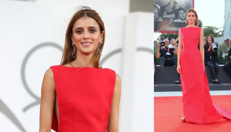 Venezia80, chi è la donna che ha sfilato sul red carpet vestita da