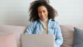 Lazy girl jobs, cos’è il trend su TikTok che salvaguarda la salute mentale