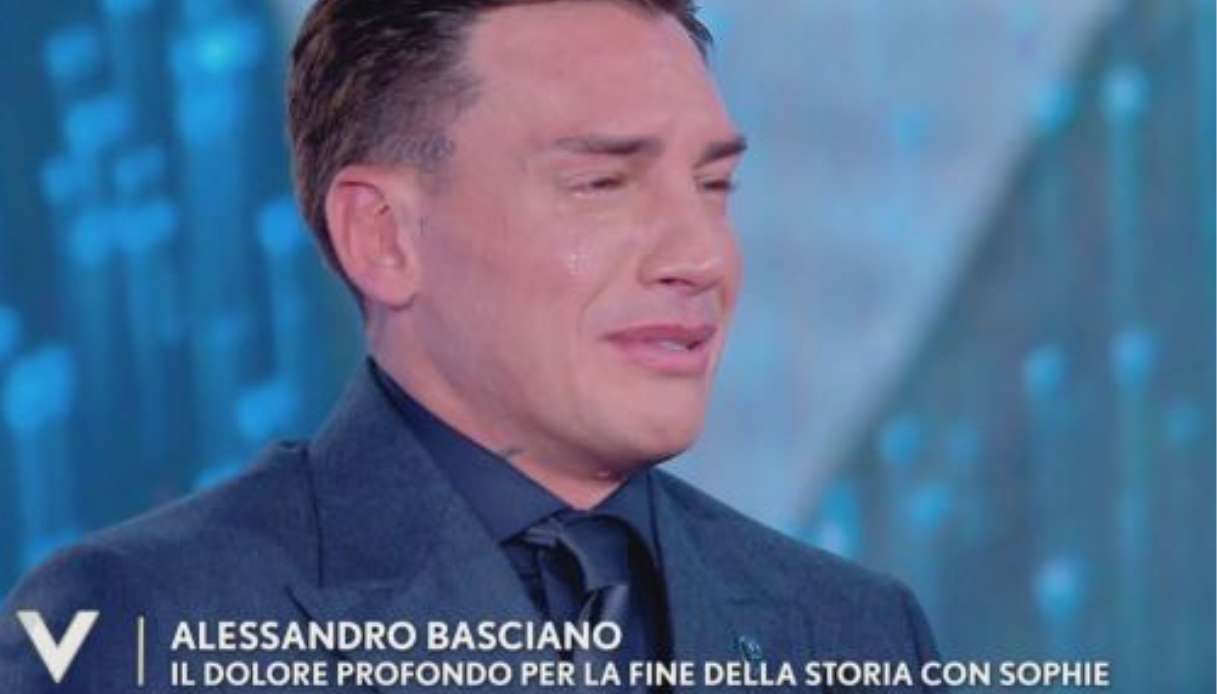 Alessandro Basciano a “Verissimo”: “Sto male, ho perso 9 kg”. La sua verità su Sophie