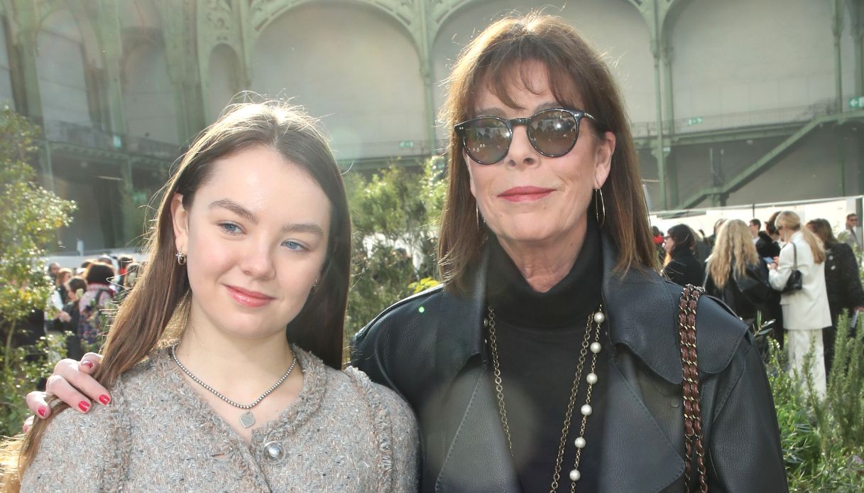 Alexandra di Hannover con la madre Carolina alla sfilata di Chanel nel 2020