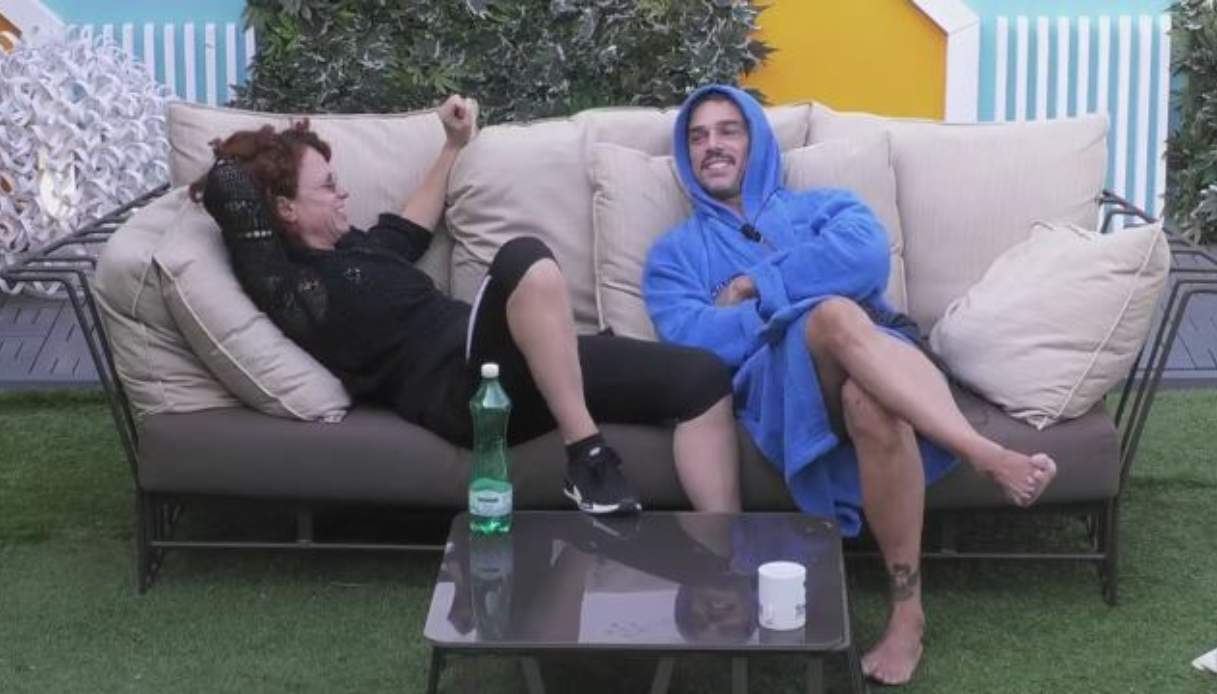 Grande Fratello, tra Massimiliano Varrese e Beatrice Luzzi cambia tutto: Giuseppe addio?