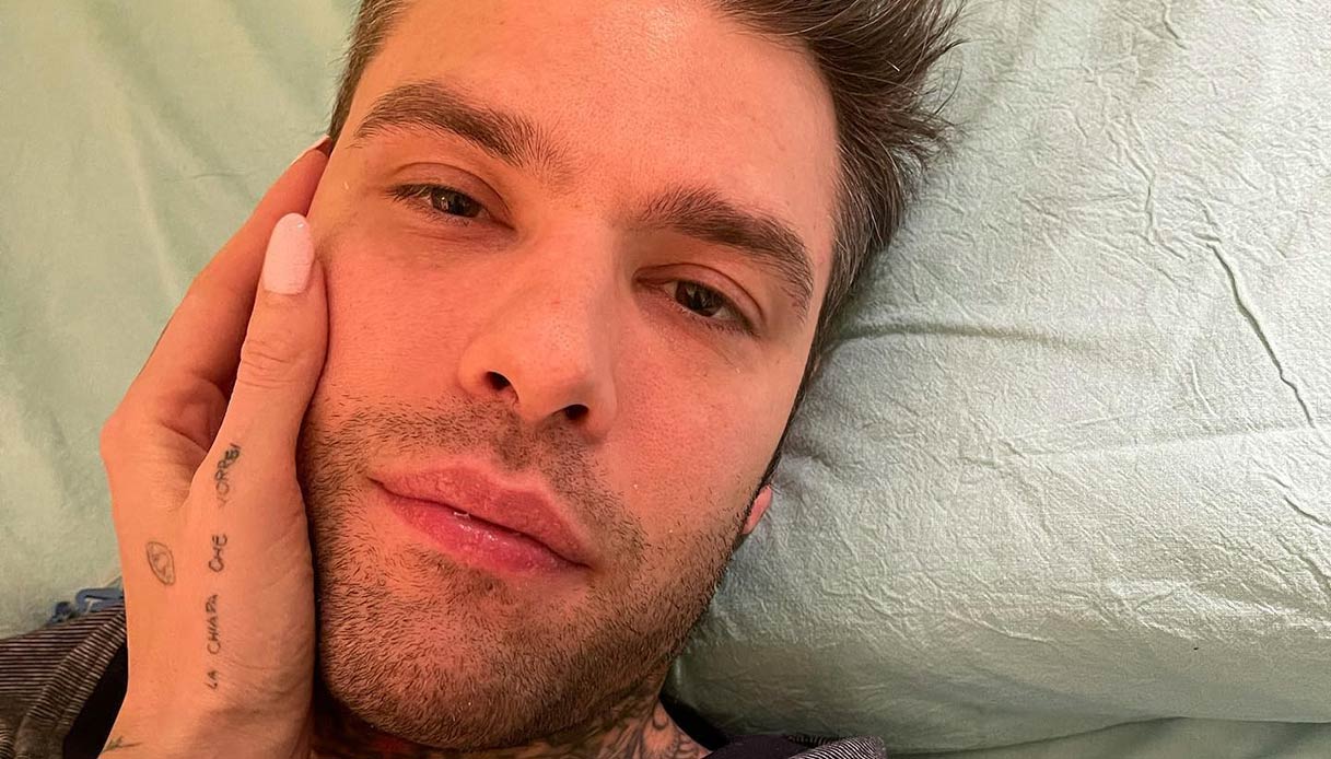 Fedez, Le Parole Dei Suoi Genitori Dopo Il Ricovero: "Sta Così Così"