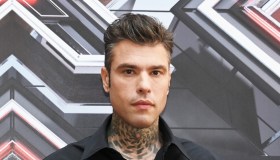 Fedez, ancora ricoverato: come sta il rapper dopo l’operazione